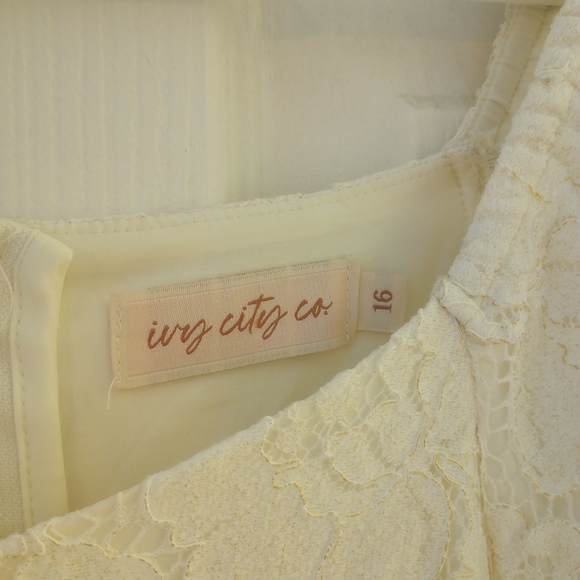 Ivy City Co Secret Garden In Lace Maxi Dress - Picture 7 of 8